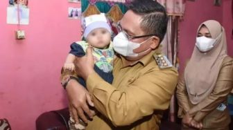 Wali Kota Gorontalo Gendong Bayi yang Dicekoki Miras, Begini Kondisinya