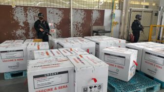 Vaksin Covid-19 Tiba di Lampung Barat, Bupati Parosil Mabsus Siap Divaksin