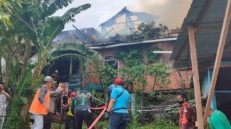 Dua Rumah Hangus Terbakar di Balikpapan, 14 Unit Mobil Damkar Dikerahkan