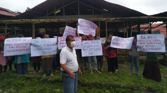 Diperas Oknum Polisi Rp90 Juta, Peternak Ayam Petelur di Banyumas Lakukan Aksi Demo