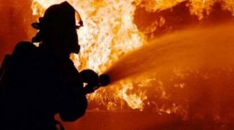 Rumah Permanen Milik Petugas BTNUK Pandeglang Ludes Terbakar