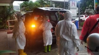 Pasien Covid-19 Korban Banjir Bekasi Akan Dievakuasi ke RSD Stadion Patriot
