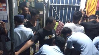 Asyik Tidur, Penghuni Rutan Solo Kaget Dirazia dan Ditemukan Barang Terlarang!