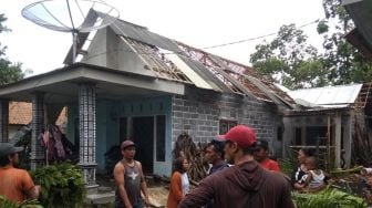 Kabupaten Lumajang Disapu Angin Puting Beliung, Puluhan Rumah Warga Rusak