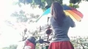 Viral Penjual Kopi Pakai Rok Mini di Serangan Bali, Netizen Penasaran