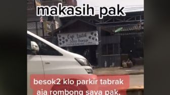 Parkir Sembarangan, Pelanggan 'Sopan' Ini Bikin Penjual Roti Ngelus Dada