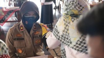 Wakapolres Jadi yang Pertama Menerima Vaksin Covid-19 di Ponorogo