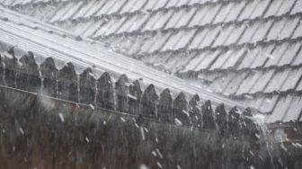 Waspadai Hujan Petir Disertai Angin Kencang di 4 Wilayah Riau Ini