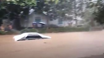 Banjir Bandang di Banyumas, Mobil Milik Warga Nyaris Terbawa Arus