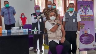 Suntik Vaksin Covid-19 Kedua, Bupati Tangerang: Gak Ada Efek Samping Apapun
