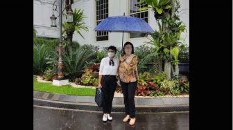 Sesama Lulusan SMAN 3 Semarang, Sri Mulyani dan Retno Marsudi Bernostalgia di Istana Merdeka