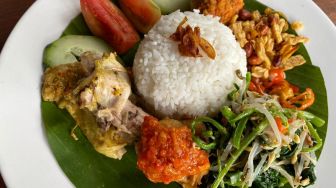 Tanpa Dimasak, Viral Wanita olah Kepala Babi Jadi Masakan Khas Bali Bikin Publik Tercengang