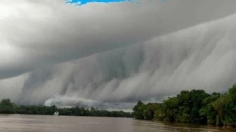 Serba-Serbi Awan Arcus atau Awan Tsunami yang Muncul Kala Peralihan Musim, Hati-hati Angin Ribut!