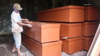 Warga Bondowoso Ngamuk Tolak Pemakaman Jenazah Covid-19 dengan Peti