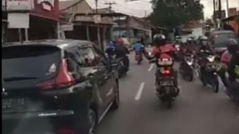 Xpander Halangi Ambulans, Netizen: Mobil Kredit Jangan Belagu!