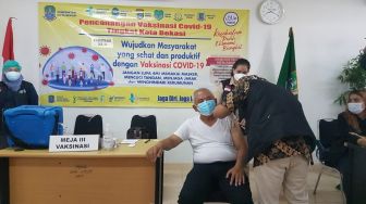 Wali Kota Bekasi Imbau Warga Tak Takut Disuntik Vaksin Covid-19