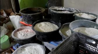 Polisi Buru Reseller dari Pabrik Kosmetik Ilegal di Bekasi