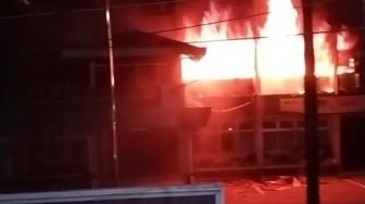 Detik-detik Kantor PLN UPT Medan Terbakar