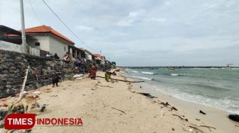 Tangkis di Sisi Barat Pulau Gili Probolinggo Diterjang Ombak