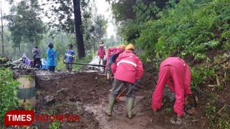 Hujan Deras, Tanah di Pesanggrahan Kota Batu Longsor