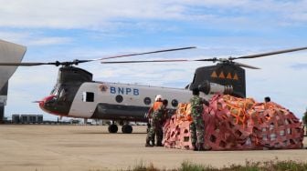 Keahlian dan Kecepatan dengan Helikopter Chinook Kirim Bantuan Korban Gempa