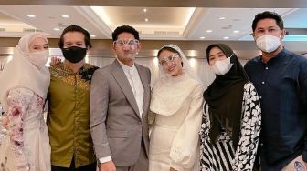 5 Potret Pernikahan Ibnu Jamil dan Ririn Ekawati, Gaun Pengantin Disorot