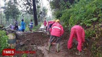 Hujan Deras Picu Tanah Longsor di Pesanggrahan Kota Batu
