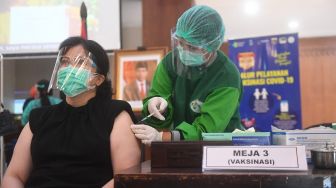 500 Ribu Nakes Sudah Disuntik Vaksin Sinovac, Pemerintah: Sesuai Target