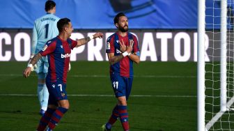 Gelandang Levante Jose Luis Morales melakukan selebrasi setelah mencetak gol selama pertandingan sepak bola liga Spanyol Real Madrid melawan Levante di Stadion Alfredo di Stefano, Madrid, Sabtu (31/1/2021). PIERRE-PHILIPPE MARCOU / AFP
