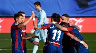 Gelandang Levante Jose Luis Morales melakukan selebrasi setelah mencetak gol selama pertandingan sepak bola liga Spanyol Real Madrid melawan Levante di Stadion Alfredo di Stefano, Madrid, Sabtu (31/1/2021).PIERRE-PHILIPPE MARCOU / AFP
