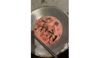 Viral Masakan Warna Pink, Mulai dari Nasi Hingga Sayur Tahu