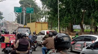 Hari Kedua Uji Coba Fly Over Lenteng Agung, Arus Lalu Lintas Masih Padat