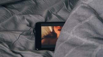 Nonton Film Porno Tak Batalkan Puasa Ramadan? Ini Penjelasan UAS