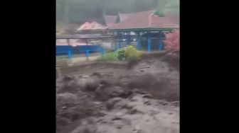 Banjir Disertai Lumpur Menerjang Kawasan Ijen Bondowoso