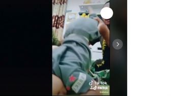 Orang Tua Joget Sambil Kasari Anak Bayi Demi Konten TikTok, Tuai Hujatan!