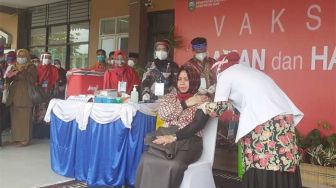 Tokoh Siak Disuntik Vaksin Covid-19 Tahap Pertama, Bupati Alfedri Batal