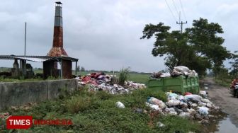 Duh, Sampah di Desa Guwa Kidul Cirebon Dibiarkan Menumpuk Selama Enam Bulan