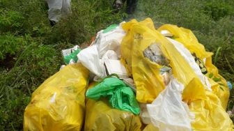 Lagi, Tumpukan Limbah APD Ditemukan di Bogor, Ada Label Alamatnya