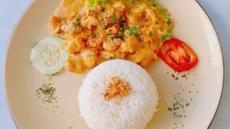 Resep Ayam Saus Telur Asin untuk Makan Siang, Enaknya Dijamin Bikin Melek!