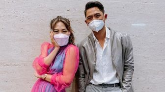 Reaksi Ayu Dewi Bikin Ngakak Gegara Medsos Dikomentari Arya Saloka
