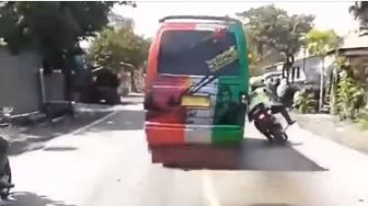 Sopir Mini Bus Nekat Serempet Polisi Probolinggo Kabur dari Operasi Yustisi