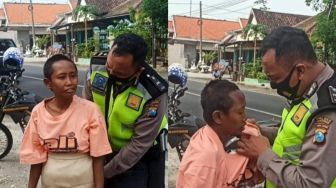 Alasan Polisi Ini Simpan Baju di Sepeda Motor Bikin Terharu, Kisahnya Viral