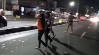 Asyik Mangkal di Kepandean, PSK Kena Razia Dikejar Satpol PP