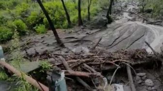 Lereng Ijen Longsor, Jalan Penghubung Banyuwangi-Bondowoso Terbenam Lumpur