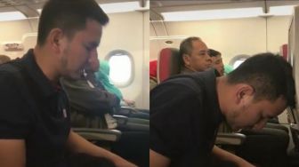 Viral Pria Salat di Pesawat, Warganet Salah Fokus ke Wajahnya