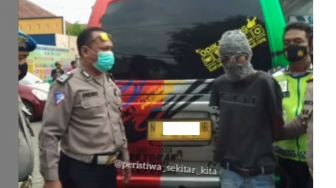 Karma! Angkot Terguling di Tol Kapuk usai Sopir Aniaya dan Rampok Penumpang Wanita
