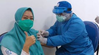 Puluhan Nakes dan Karyawan Klinik UB Disuntik Vaksin Sinovac