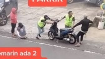 Viral Aksi Heroik Tukang Parkir, Korbankan Badannya Demi Nyawa Pemotor