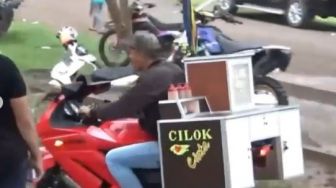 Tukang Cilok Jualan Naik Motor Mahal, Publik: Bensin dan Laba Tak Sebanding