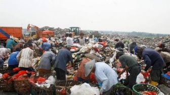 Tumpukan Sampah di TPA Cilowong Ternyata Sudah Capai 15 Meter
